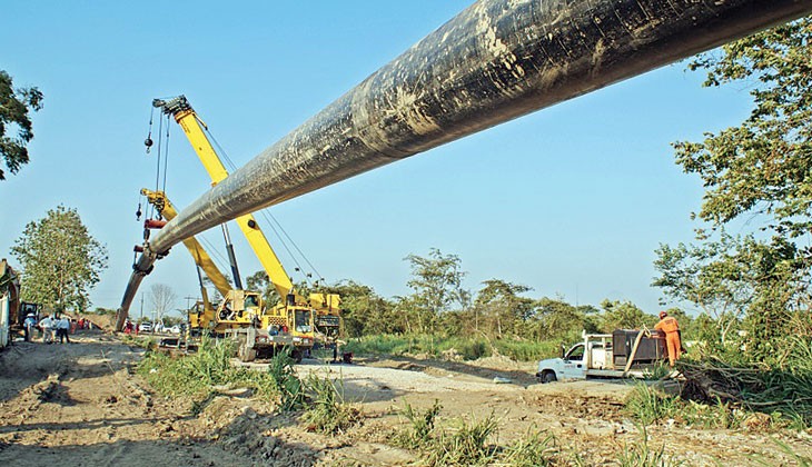 Un mal manejo de las operaciones de levantamiento y transporte de carga puede ocasionar víctimas fatales.Foto:ductoscarsoinfraestructura.com