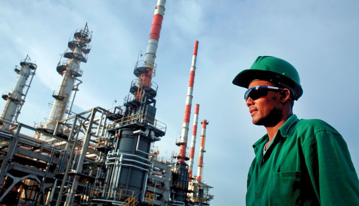 Petroleo-Hombre-sombra---RE-138