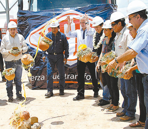 Santa-Inauguracion-Planta-GNL-Grande_LRZIMA20160216_0002_11